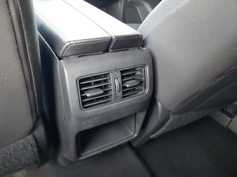 Used 2021 Nissan Rogue S image 15