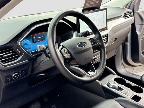 Used 2024 Ford Escape Platinum AWD/4WD image 4