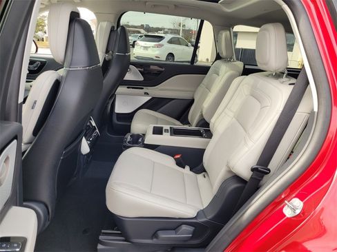 Used 2025 Lincoln Aviator Reserve w/ Equipment Group 201A image 6