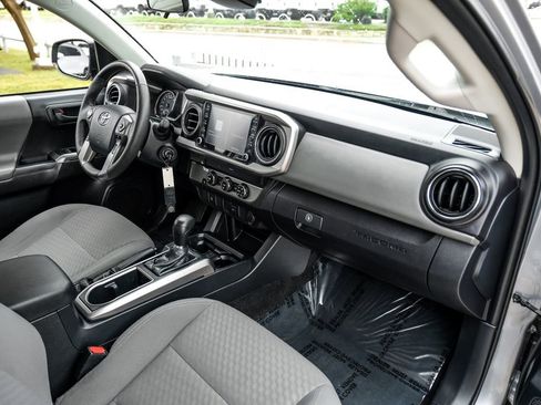 Used 2020 Toyota Tacoma SR5 w/ SR5 Appearance Package (SM) RWD image 9