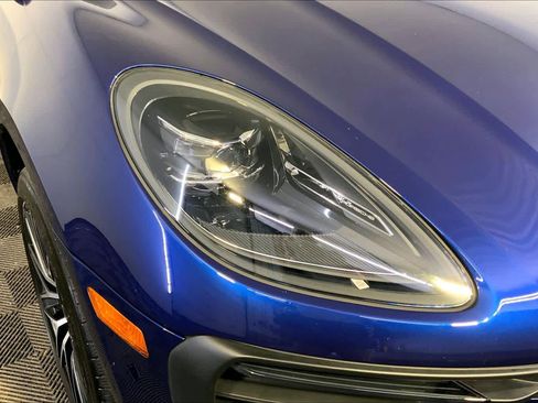 Used 2023 Porsche Macan image 12