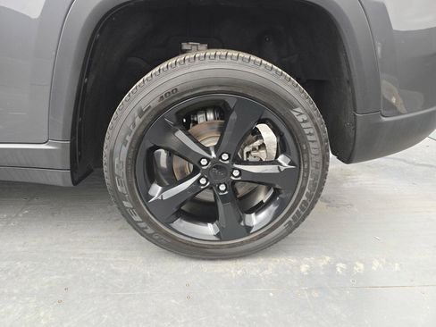 Used 2023 Jeep Grand Cherokee Altitude AWD/4WD image 14