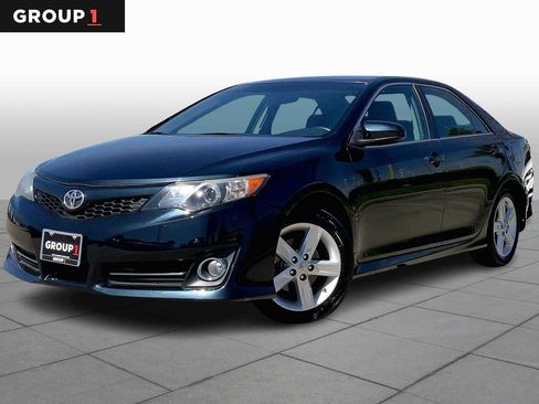 Used 2014 Toyota Camry SE image 1