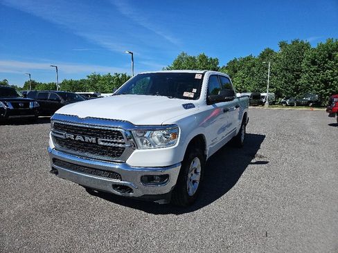 Used 2023 RAM 1500 Big Horn AWD/4WD image 3