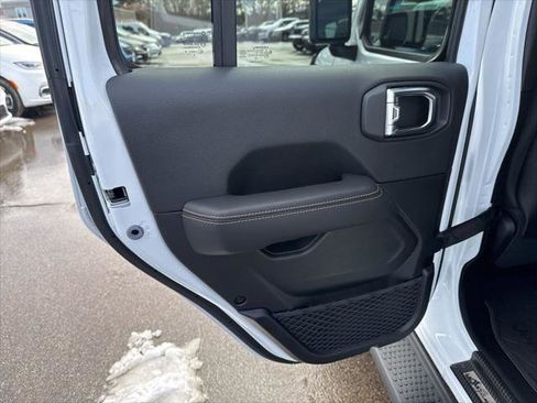 Certified 2025 Jeep Wrangler Sahara image 23