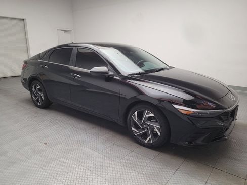 Used 2025 Hyundai Elantra SEL FWD image 11