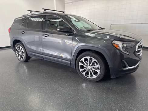 Used 2020 GMC Terrain SLT w/ Preferred Package AWD/4WD image 2