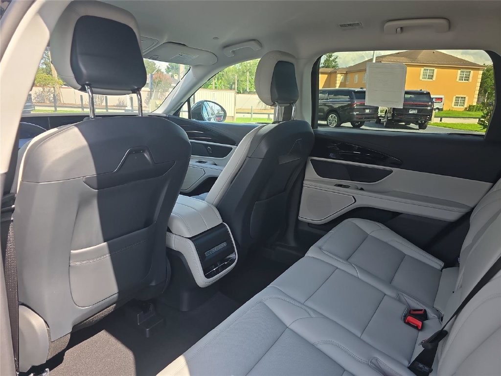 New 2026 Lincoln Nautilus Premier AWD/4WD image 10