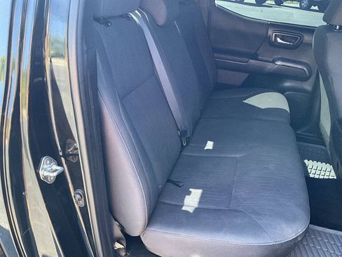 Used 2018 Toyota Tacoma TRD Off-Road AWD/4WD image 25