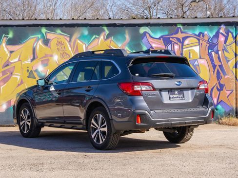 Used 2018 Subaru Outback 2.5i Limited image 6