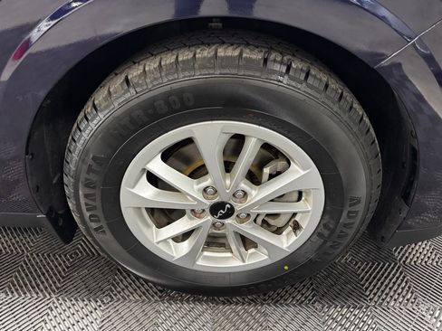 Used 2024 Kia Carnival LX image 18