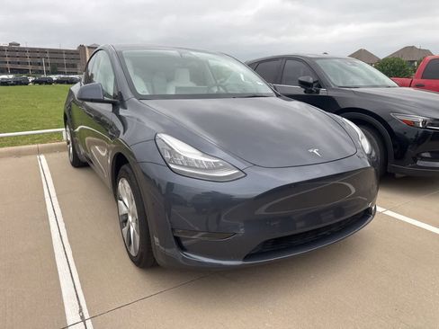 Used 2023 Tesla Model Y Long Range AWD/4WD image 4