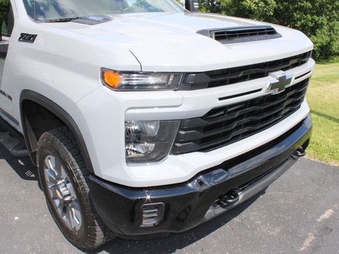 Used 2024 Chevrolet Silverado 2500 Custom w/ Custom Value Package AWD/4WD image 5