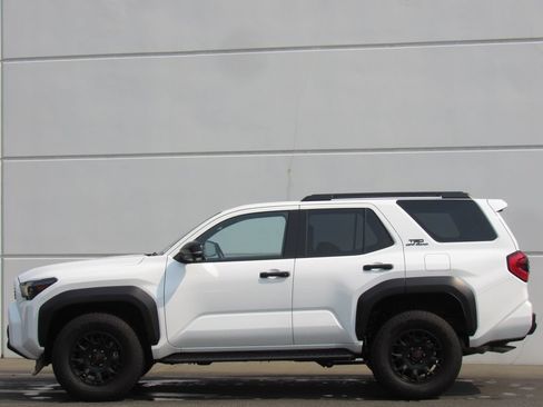 Used 2025 Toyota 4Runner TRD Off-Road Premium w/ Tow Technology Package AWD/4WD image 4