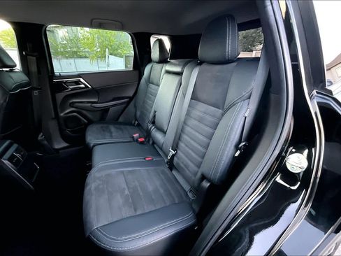 Used 2023 Mitsubishi Outlander SE image 18