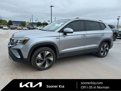 Used 2024 Volkswagen Taos SE image 1