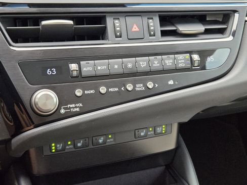 Used 2025 Lexus ES 350 Premium w/ Premium Package FWD image 15