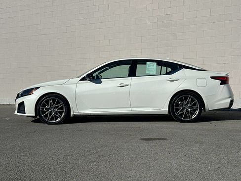 Used 2023 Nissan Altima 2.0 SR FWD image 6