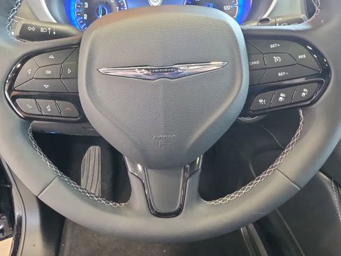 Used 2026 Chrysler Pacifica Limited w/ S Appearance Package FWD image 21