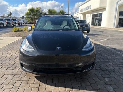 Used 2021 Tesla Model Y Long Range image 8