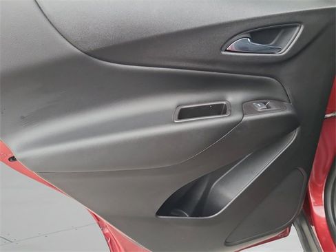 Used 2021 Chevrolet Equinox LT image 18