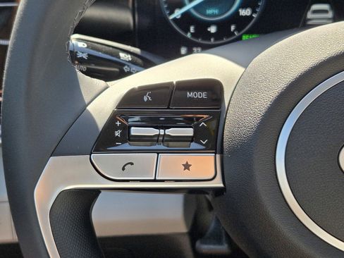 New 2025 Hyundai Elantra Limited image 21