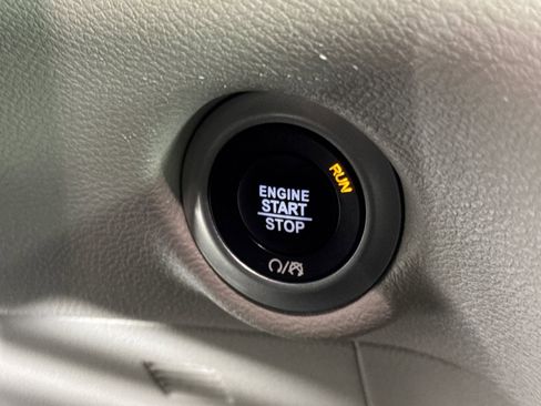 Used 2023 Chrysler Pacifica Touring-L FWD image 20
