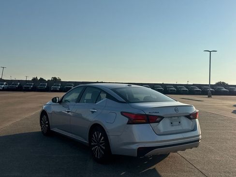 Certified 2025 Nissan Altima 2.5 SV FWD image 17