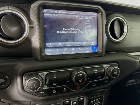 Used 2018 Jeep Wrangler Unlimited Sahara AWD/4WD image 18