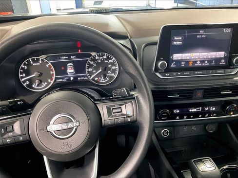 Used 2023 Nissan Rogue SV AWD/4WD image 19
