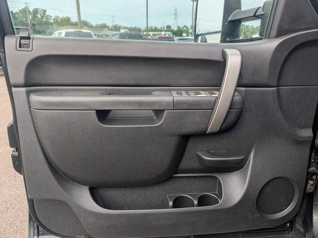 Used 2011 Chevrolet Silverado 2500 LT w/ Interior Plus Package AWD/4WD image 8