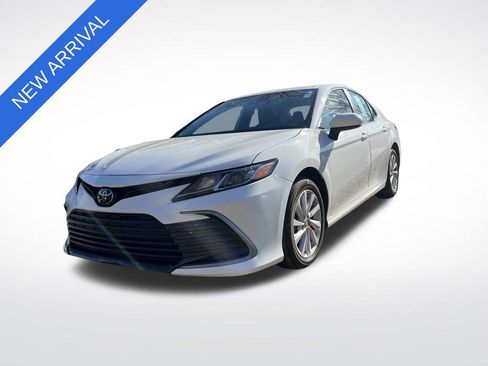 Used 2023 Toyota Camry LE image 6