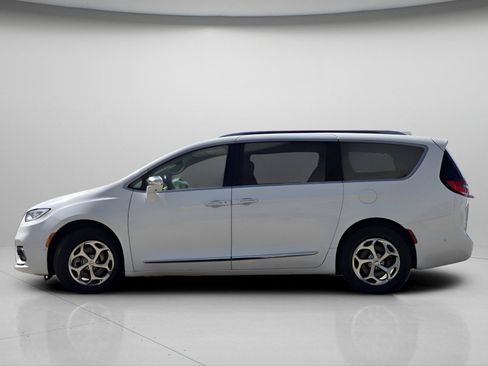 Used 2021 Chrysler Pacifica Limited w/ Premium & Safety Sphere Group AWD/4WD image 19