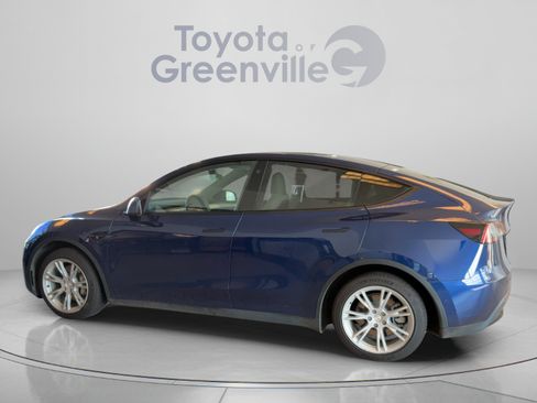 Used 2022 Tesla Model Y Long Range AWD/4WD image 2