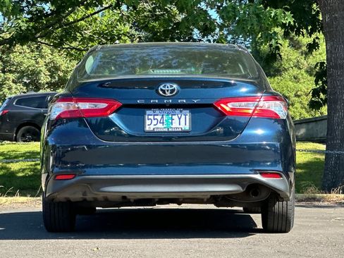 Used 2018 Toyota Camry FWD image 7