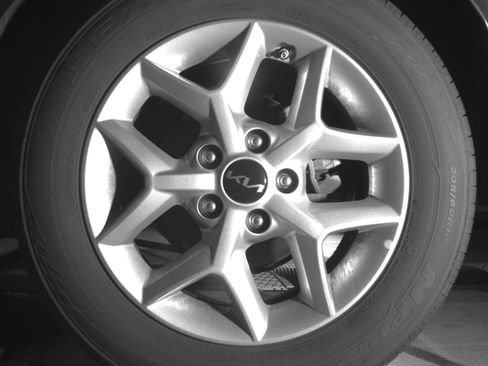 Used 2025 Kia Soul LX w/ LX Technology Package FWD image 14
