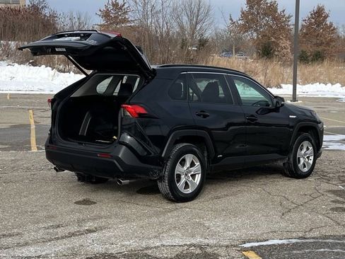 Used 2020 Toyota RAV4 XLE image 14
