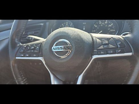 Used 2020 Nissan Rogue SV image 16