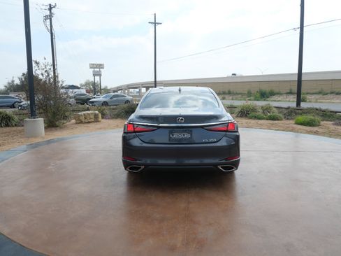 Used 2024 Lexus ES 350 w/ Premium Package image 3