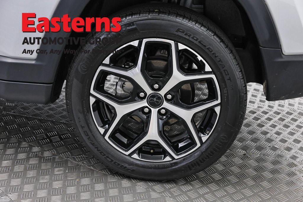 Used 2025 Jeep Compass Limited AWD/4WD image 33