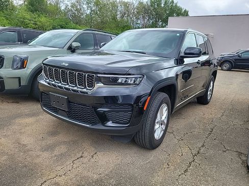 Used 2024 Jeep Grand Cherokee Laredo X w/ Trailer Tow Package AWD/4WD image 2