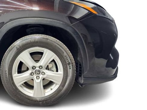 Used 2021 Toyota Highlander LE FWD image 8