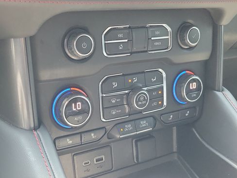 Used 2021 Chevrolet Suburban RST RWD image 27
