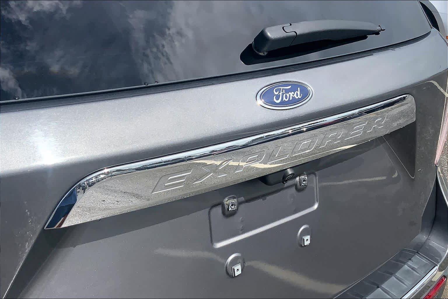 Used 2022 Ford Explorer Limited w/ Equipment Group 301A RWD image 31