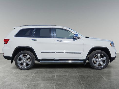Used 2013 Jeep Grand Cherokee Overland w/ Advance Technology Group AWD/4WD image 8