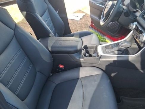 Used 2021 Toyota RAV4 XLE Premium image 29
