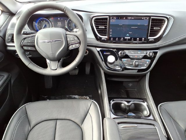New 2026 Chrysler Pacifica Limited w/ S Appearance Package FWD image 18