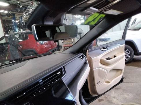 Used 2024 Jeep Grand Cherokee L Limited w/ Luxury Tech Group II image 25