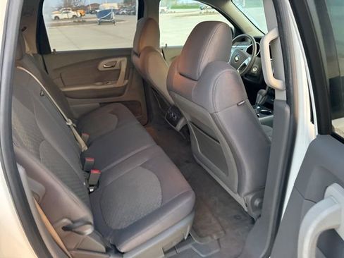 Used 2011 Chevrolet Traverse LS image 20