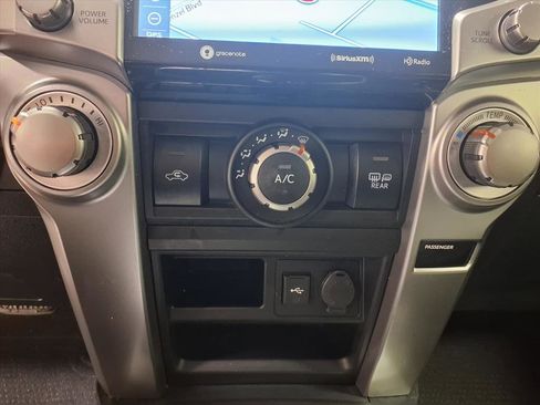 Used 2020 Toyota 4Runner SR5 Premium image 16